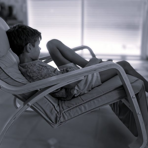 hypnose-humaniste-phobie-scolaire-enfants-adolescents